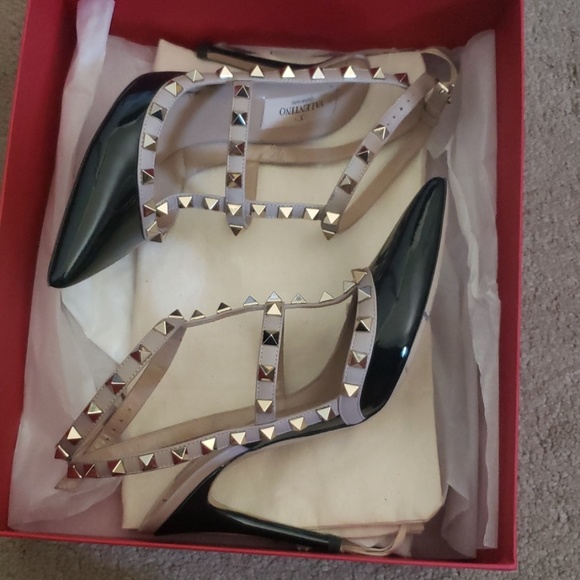Valentino Shoes - Valentino Rockstud 4" Pump Black/Beige size 36.5